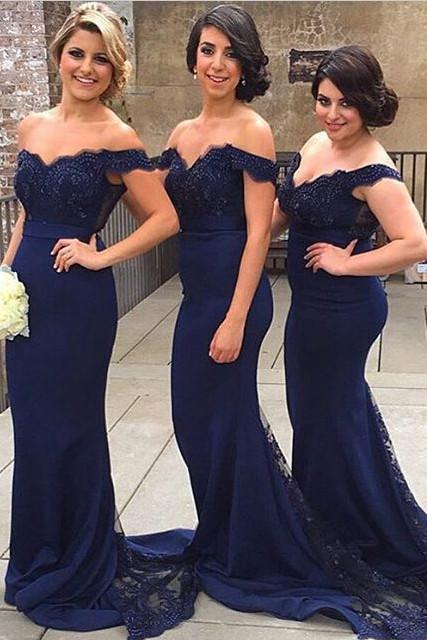 Robe de demoiselle d'honneur longue en satin et dentelle bleu marine sirène à épaules dénudées 