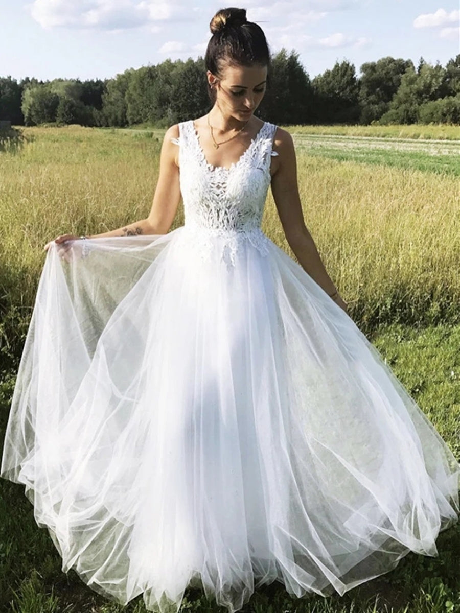 Robe de bal/soirée blanche trapèze col V en tulle et dentelle longue