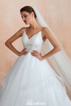 Robe de mariée blanche de bal avec traîne chapelle, bretelles spaghetti transparentes et lacées, à vendre