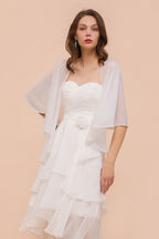 Vestido blanco de dama de honor hasta la rodilla, vestido de invitada de boda de dos capas con chal.