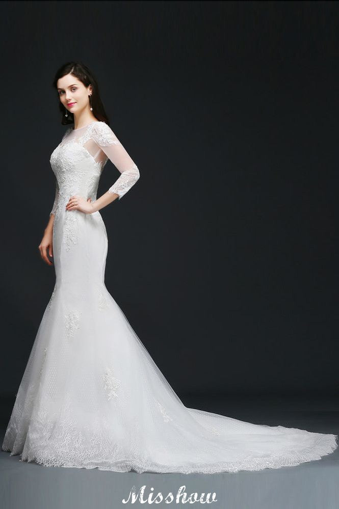 Robe de mariée sirène en dentelle blanche ornée de bijoux
