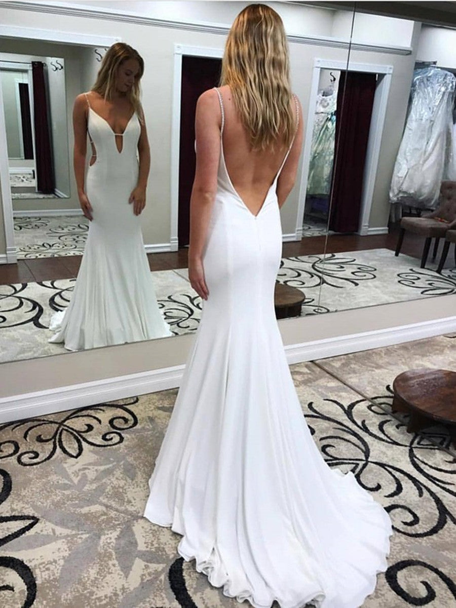 Robe de mariée sirène blanche longue, dos nu, col en V et traîne balayée