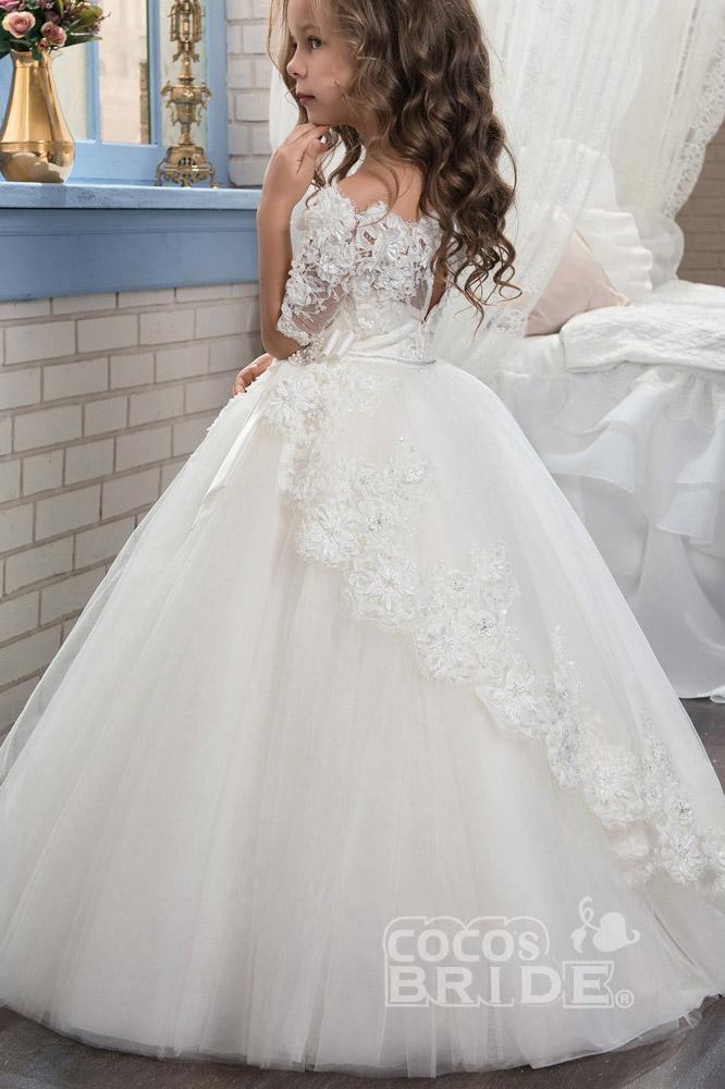 Vestido de niña de las flores blanco de gala con hombros descubiertos y mangas tres cuartos