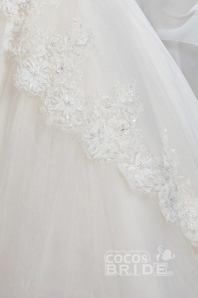 Vestido de niña de las flores blanco de gala con hombros descubiertos y mangas tres cuartos