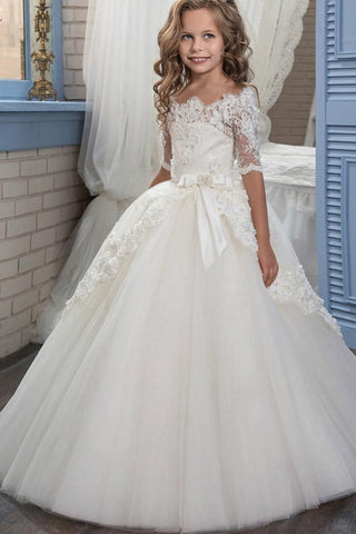 Robe de bal blanche à épaules dénudées et manches 1/2 pour demoiselles d'honneur