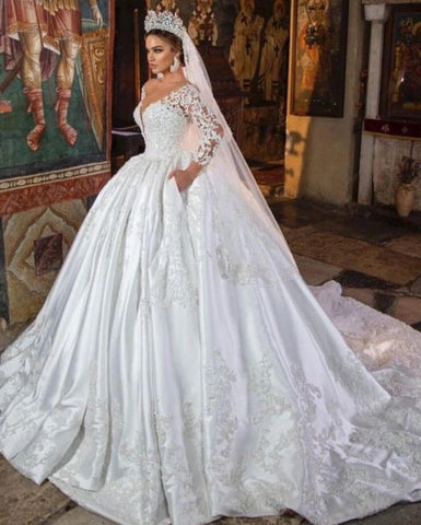 Vestidos de novia blancos de satén, corte en A, encaje, escote en V y mangas largas