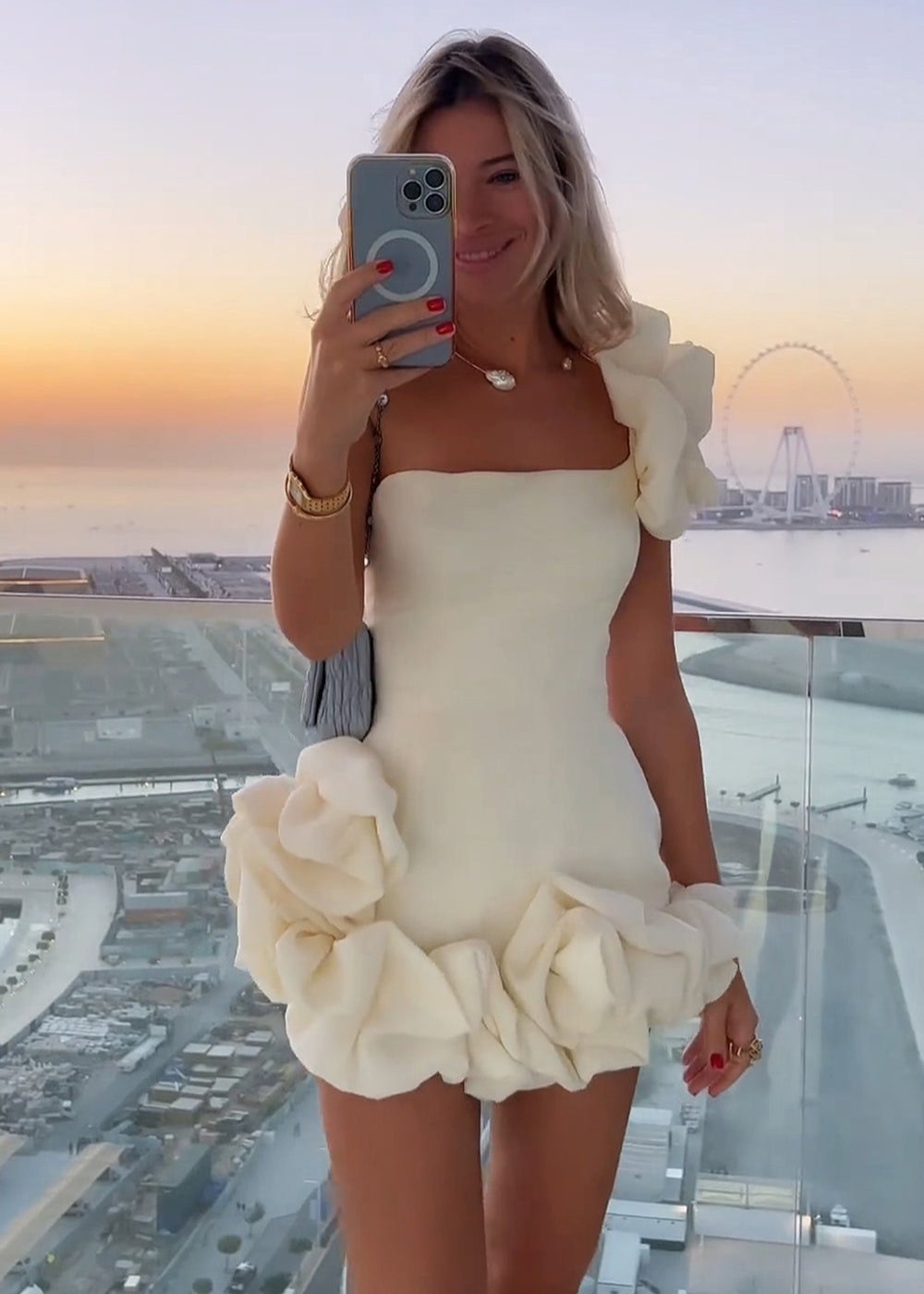 Robe de bal blanche bustier à volants