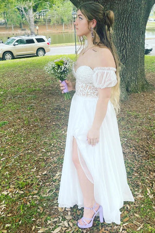 Robe de bal longue en mousseline à épaules dénudées, coupe trapèze, ornée d'appliqués et lacée 