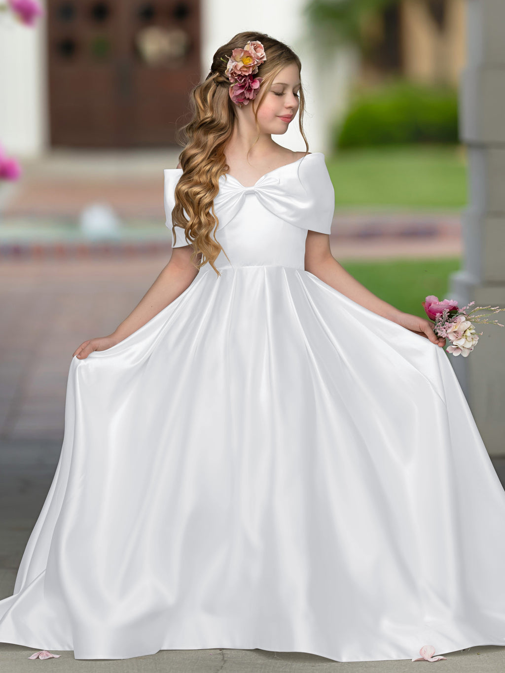 Elegante vestido de princesa de satén marfil con cola y lazo para niñas de las flores 