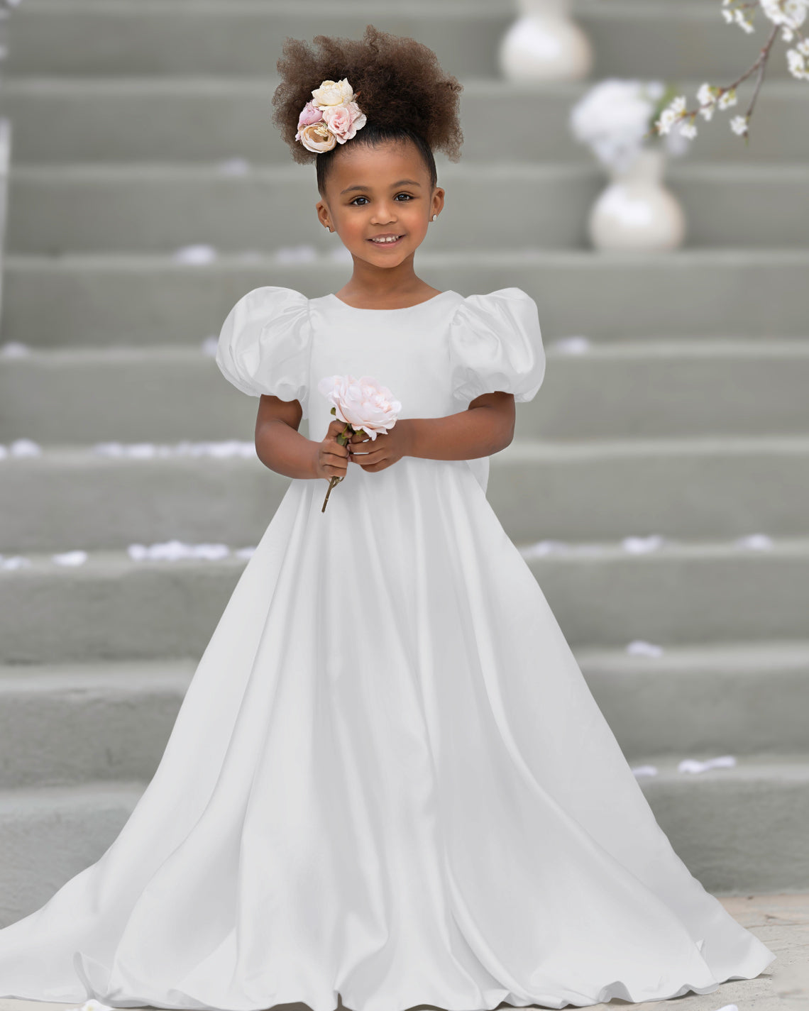 Vestido de niña de las flores con mangas abullonadas, lazo, botones en la espalda y cola de barrido 