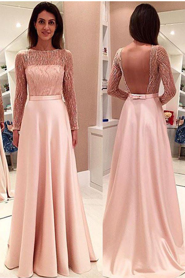 Robe de bal glamour à manches longues en dentelle, coupe trapèze, dos nu et satin. 