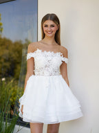 Vestido de graduación de corte A con apliques de organza de encaje y hombros descubiertos