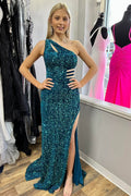 Xaviera | Robe de bal longue turquoise à sequins, asymétrique, fendue et ornée d'une fente.