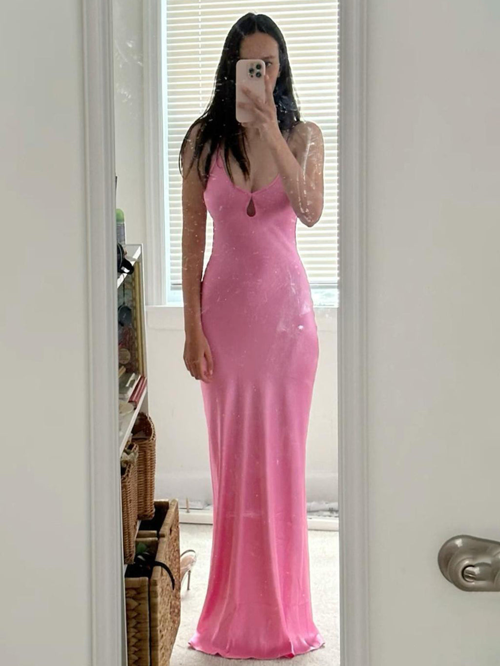 Yamileth | Robe de bal longue fourreau rose satinée à col rond et encolure dégagée 