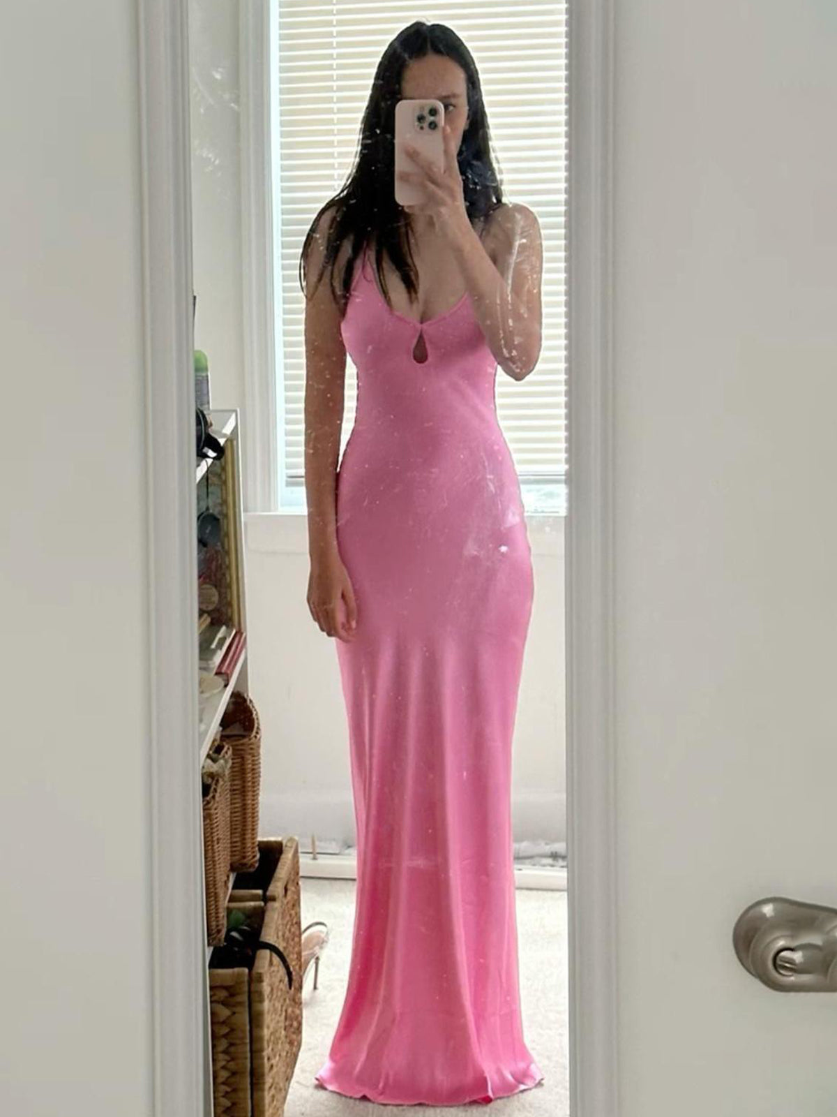 Yamileth | Robe de bal longue fourreau rose satinée à col rond et encolure dégagée 