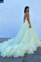 Vestido largo de fiesta con apliques de tul, escote corazón y volantes