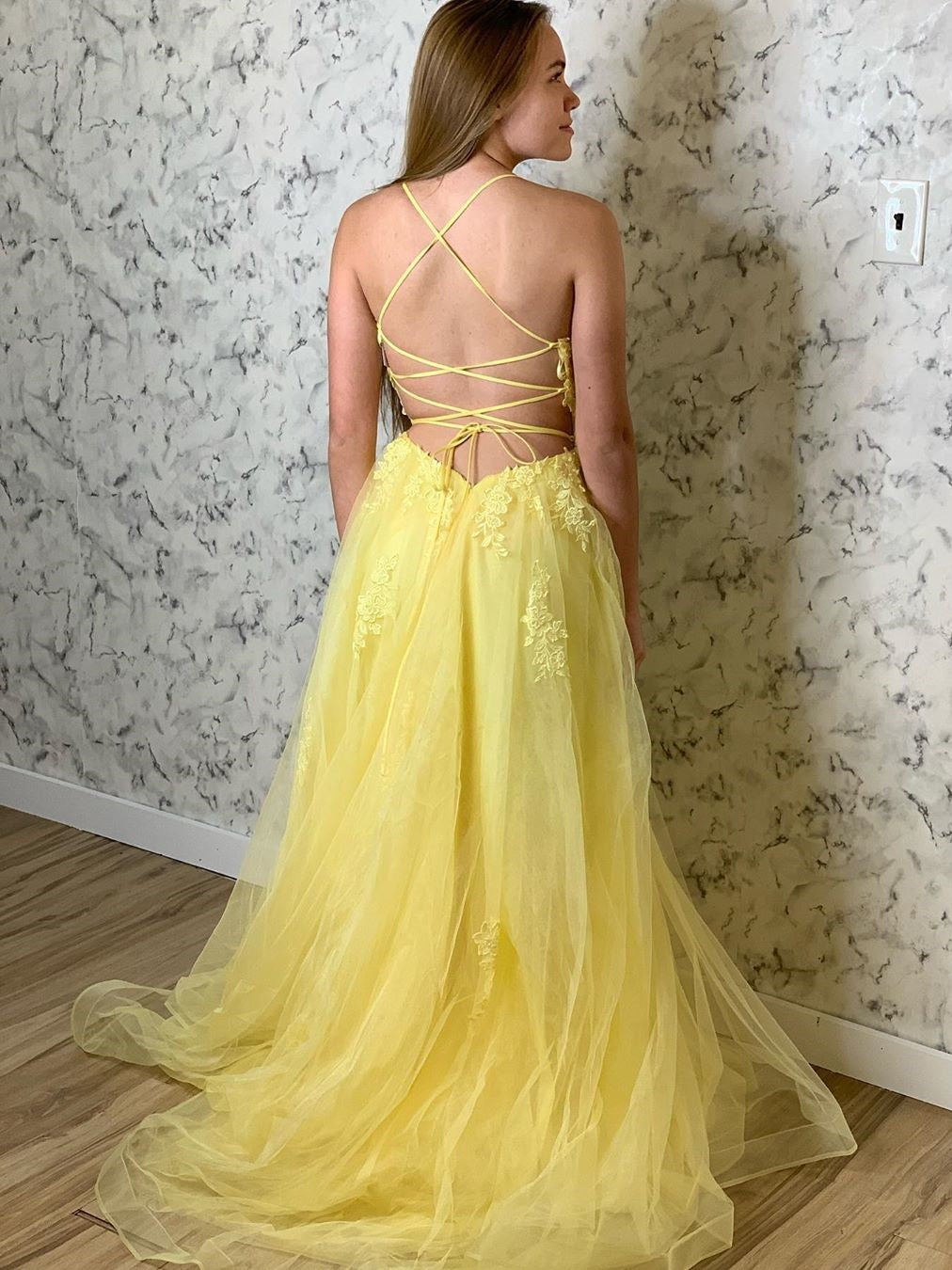 Vestidos de fiesta formales largos amarillos de corte A con tul y encaje en la espalda descubierta