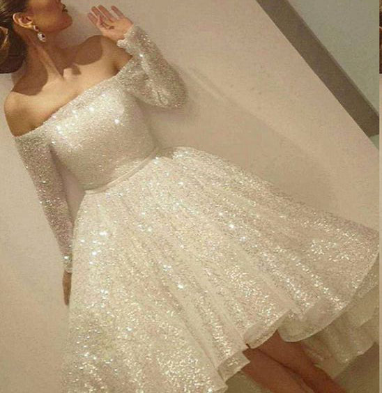 Impresionantes vestidos de graduación de lentejuelas con hombros descubiertos y mangas largas