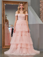 Zariah | Robe de bal princesse rose poudré, coupe trapèze, épaules dénudées, tulle à volants et épaules dénudées